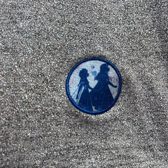 Frozen 2 girls silver top size large 10/12 - Picture 3 of 6